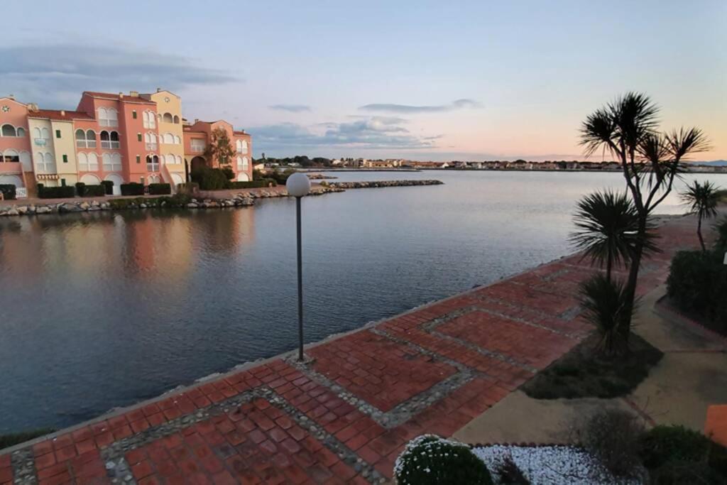 Bel Appartement Vue Sur Le Lac Marin Avec Piscine Le Barcares Bagian luar foto